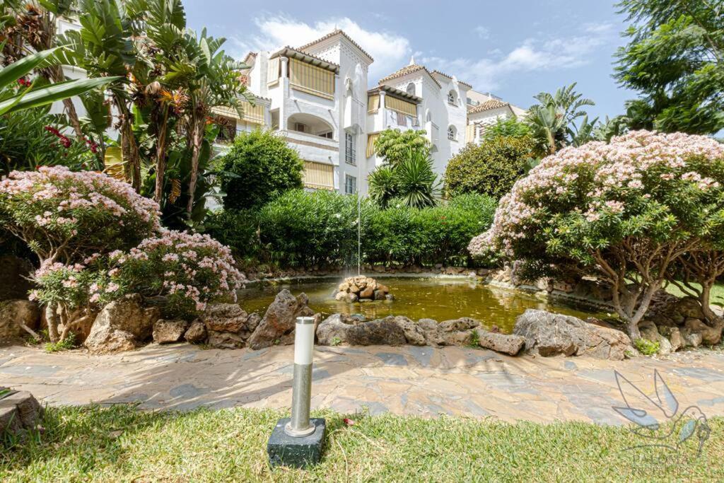 Apartment 3bdr 2 Bath With Parking In The Location *