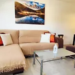3Bdr 2 Bath Apt With Parking In The Best Location