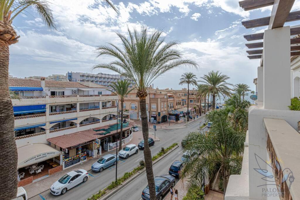 Apartment 3bdr 2 Bath With Parking In The Location *