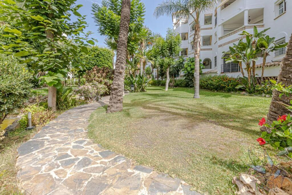 3bdr 2 Bath With Parking In The Location *