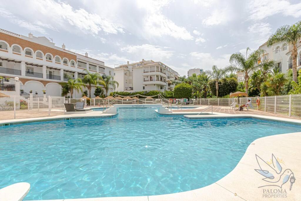 Apartment 3bdr 2 Bath With Parking In The Location *