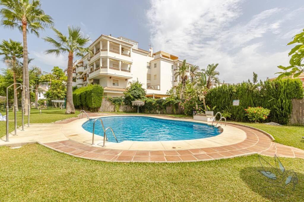 3bdr 2 Bath With Parking In The Location