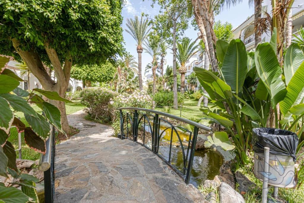 Apartment 3bdr 2 Bath With Parking In The Location *
