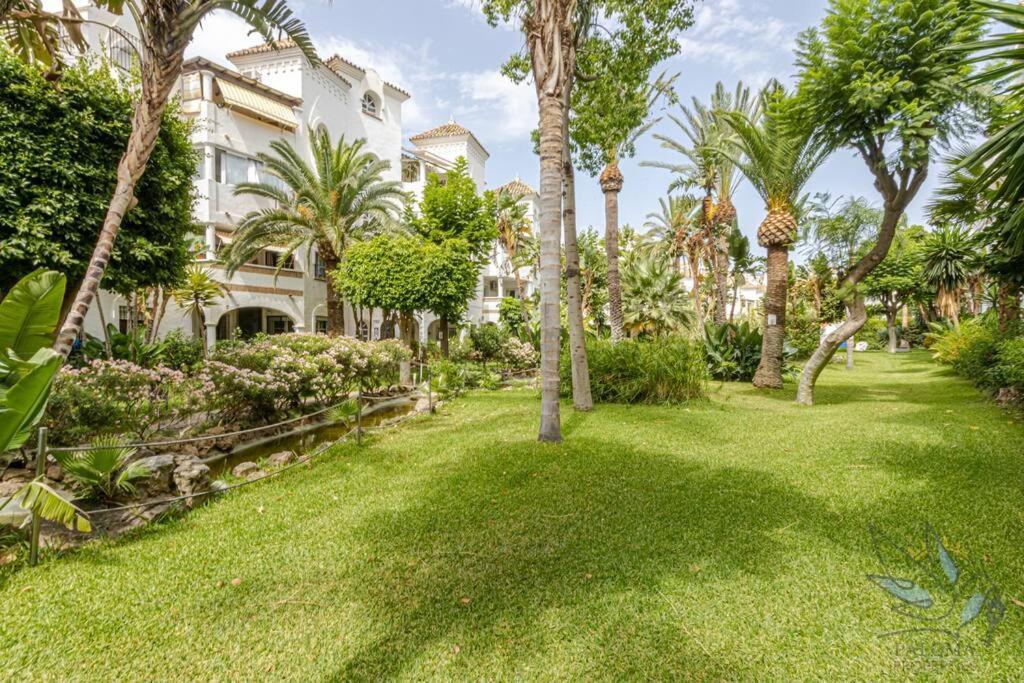 Apartment 3bdr 2 Bath With Parking In The Location *