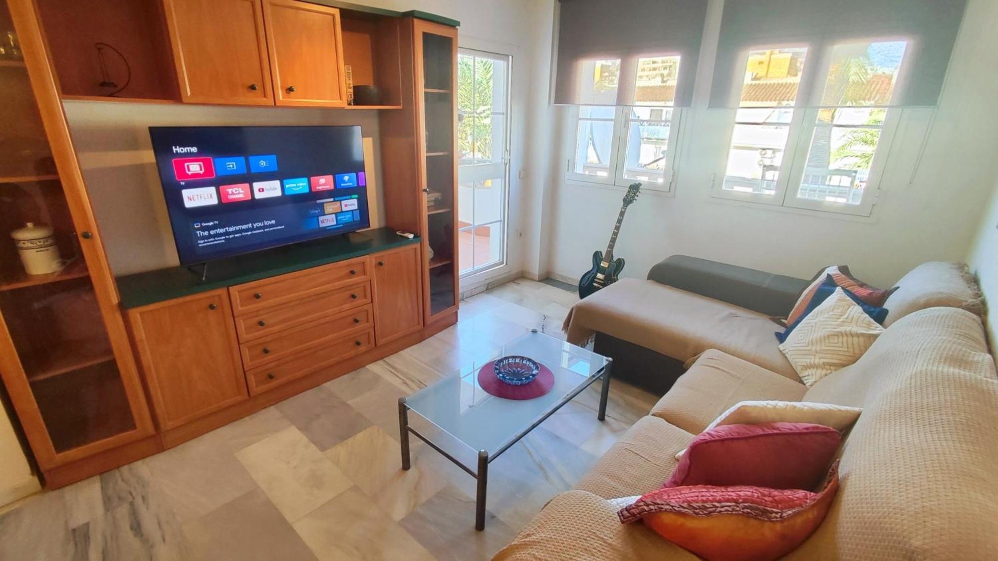 Apartment 3bdr 2 Bath With Parking In The Location