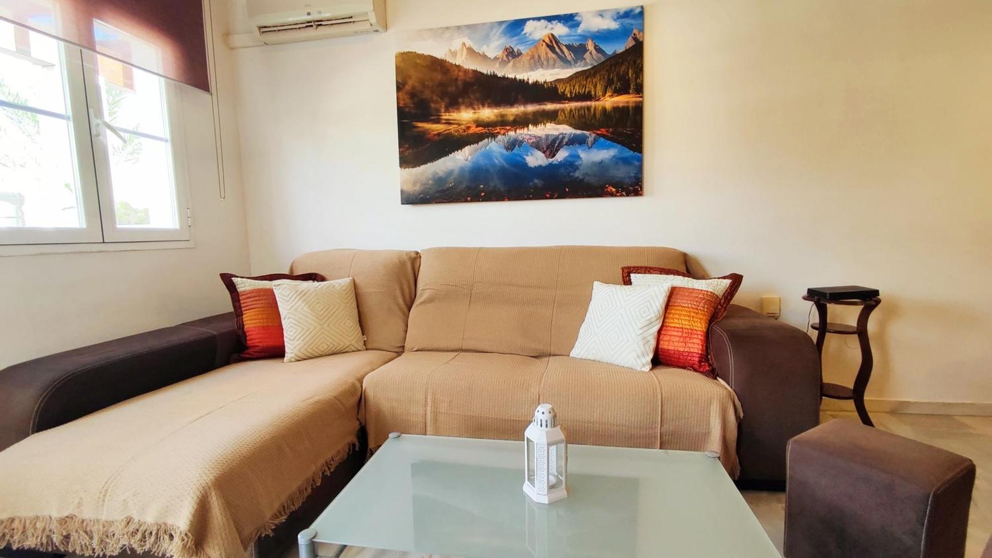 3bdr 2 Bath With Parking In The Location *
